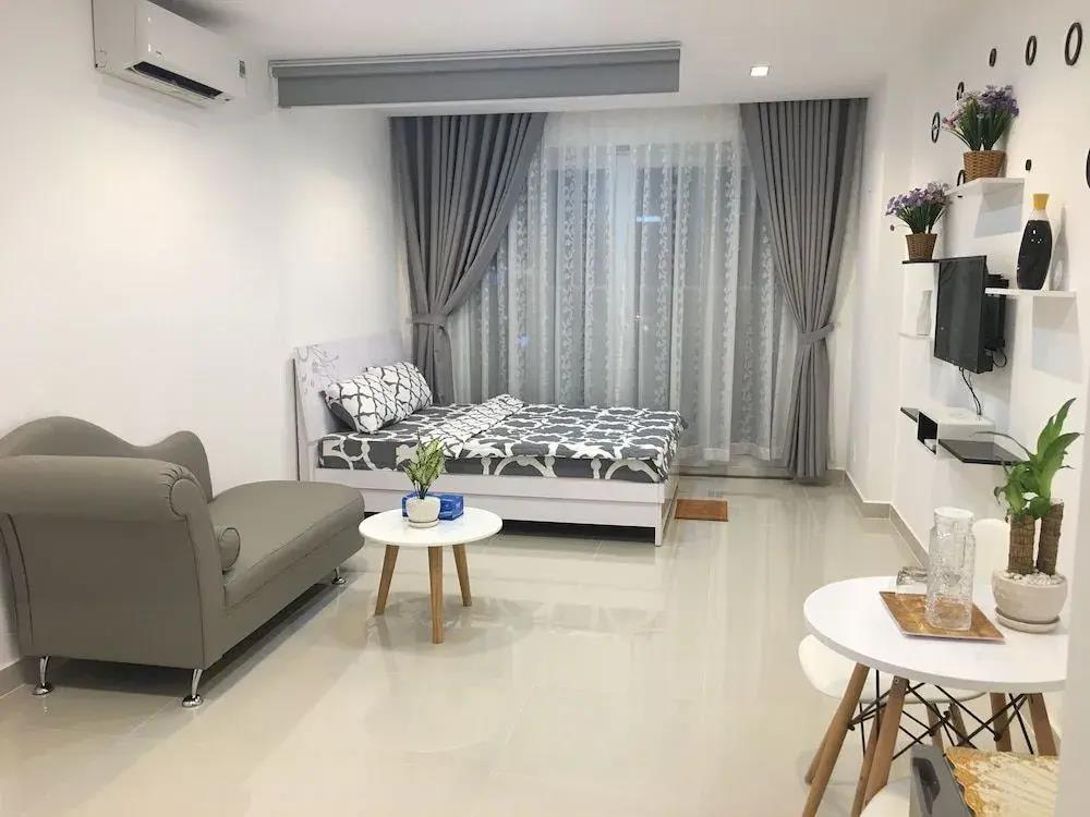 Le Hieu Apartment at Sky Center 0*