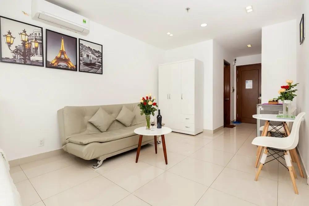 Le Hieu Apartment at Sky Center 0*