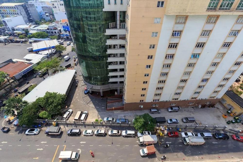 Le Hieu Apartment at Sky Center 0*