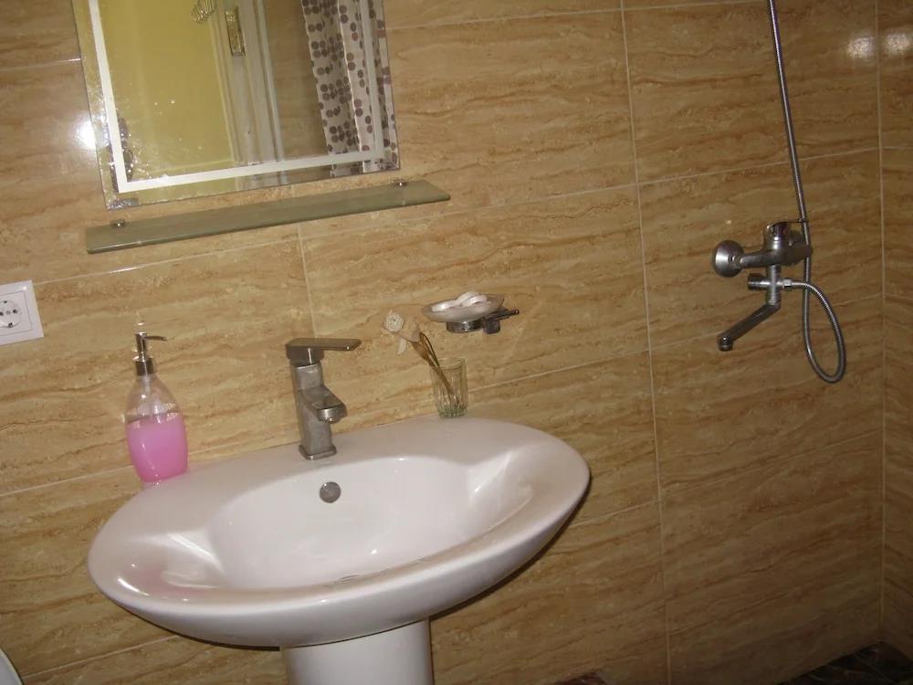 Hotel Ushba 2*