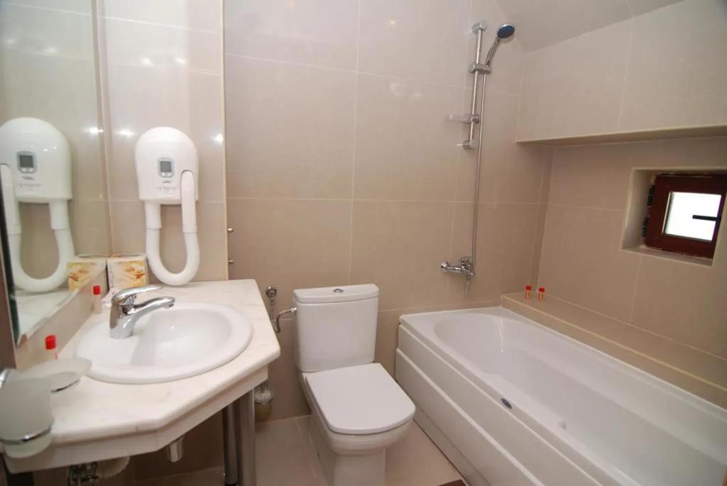 Hugo hotel 3*