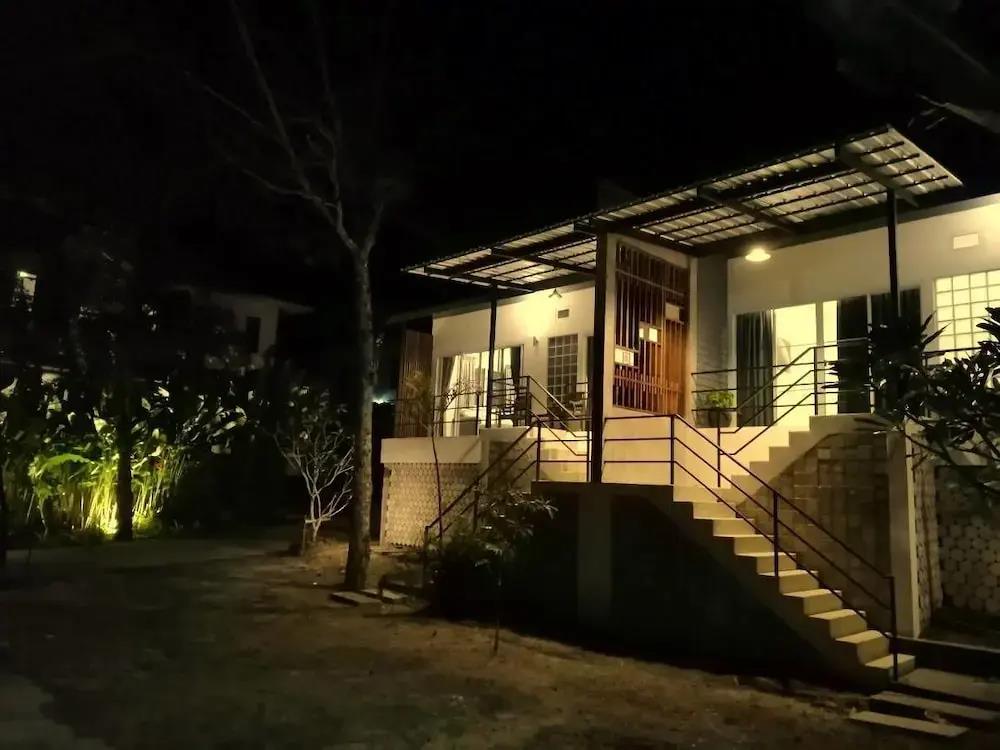 Twin Villa 0*