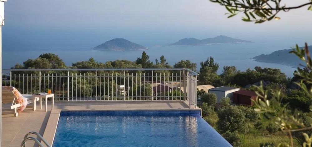 Villa Infinity 0*