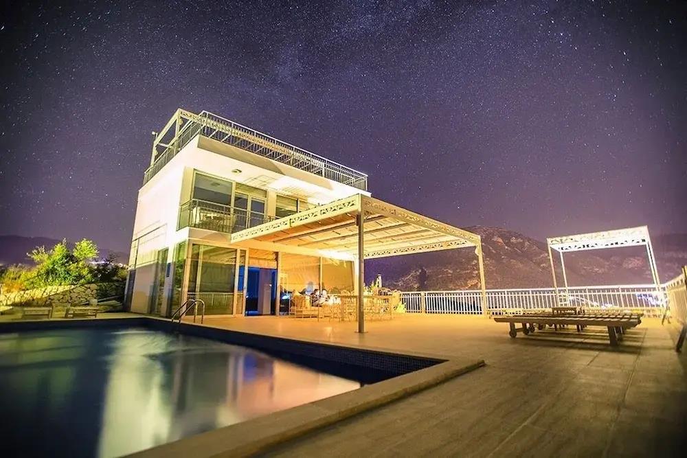 Villa Infinity 0*