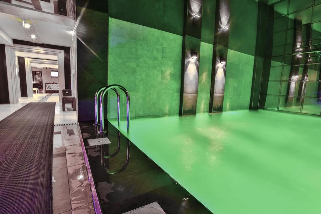 Life Corner Hotel 0*