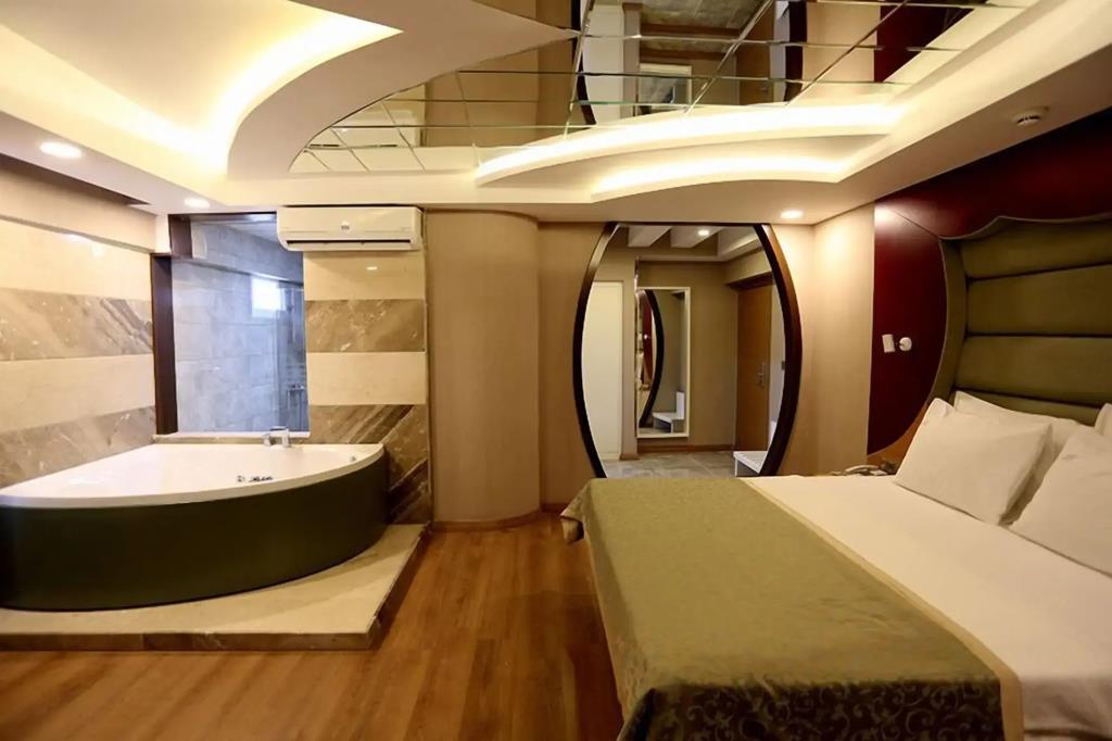 Life Corner Hotel 0*