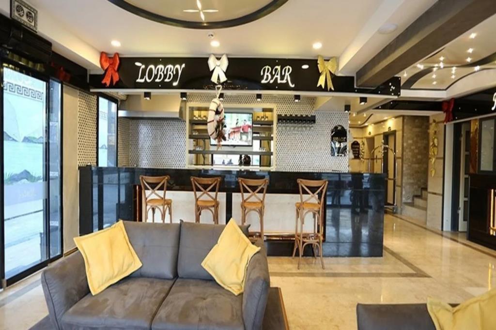 Life Corner Hotel 0*