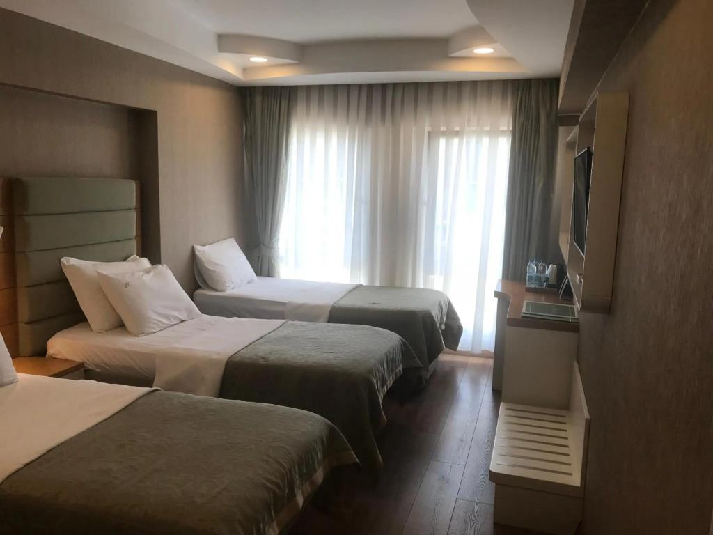 Life Corner Hotel 0*