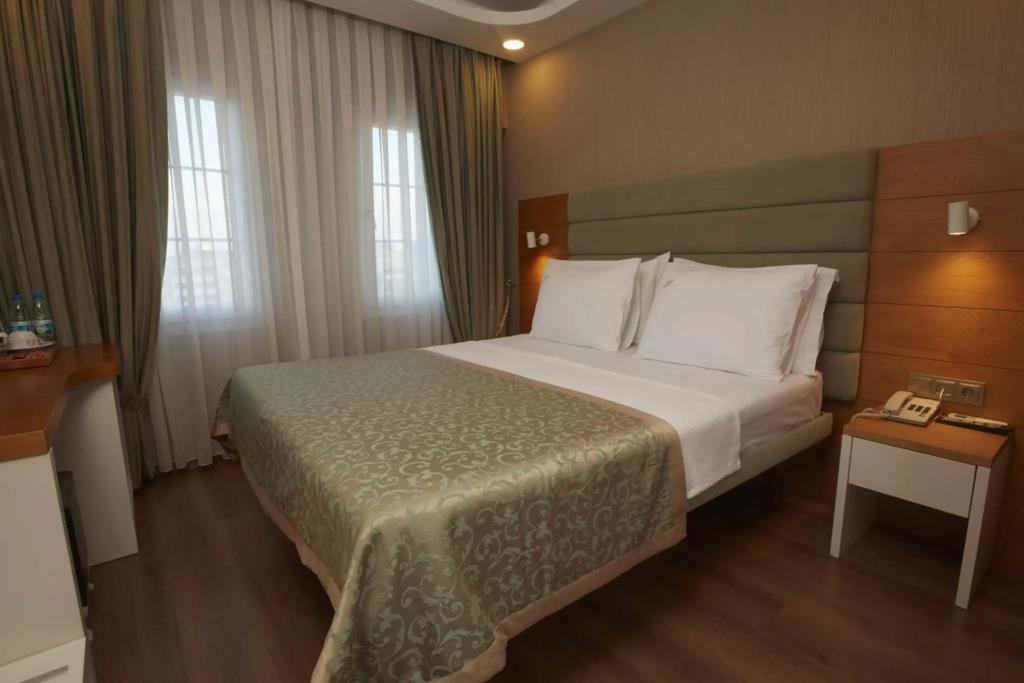 Life Corner Hotel 0*