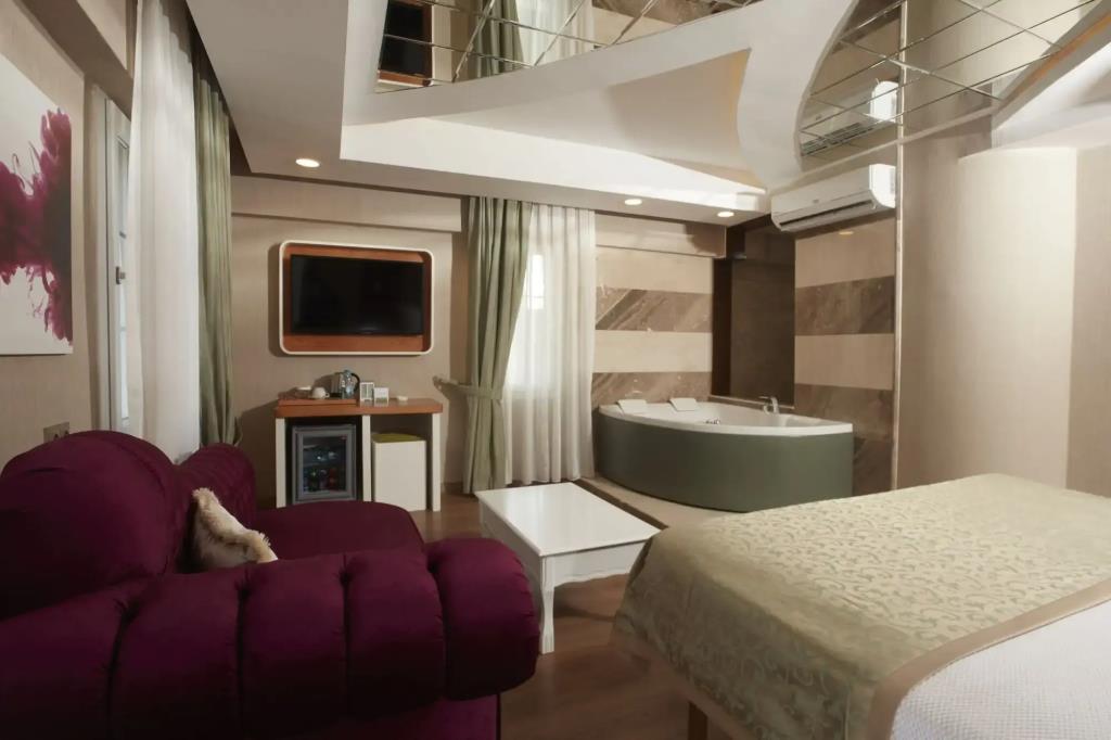 Life Corner Hotel 0*