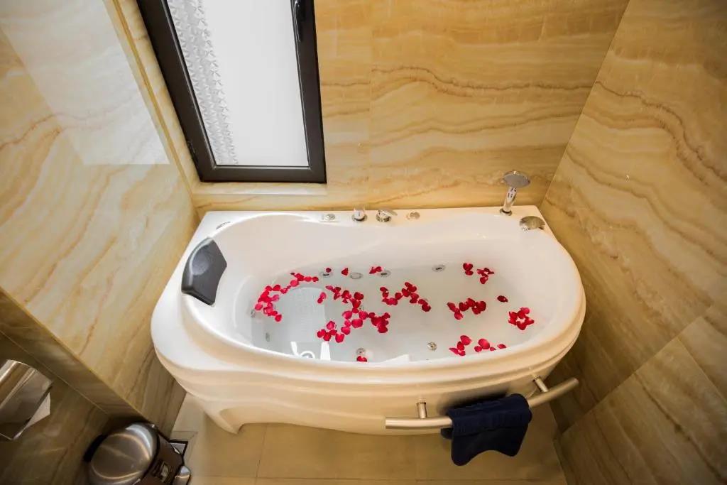 Brilliant Me Tri Hotel & Spa 3*
