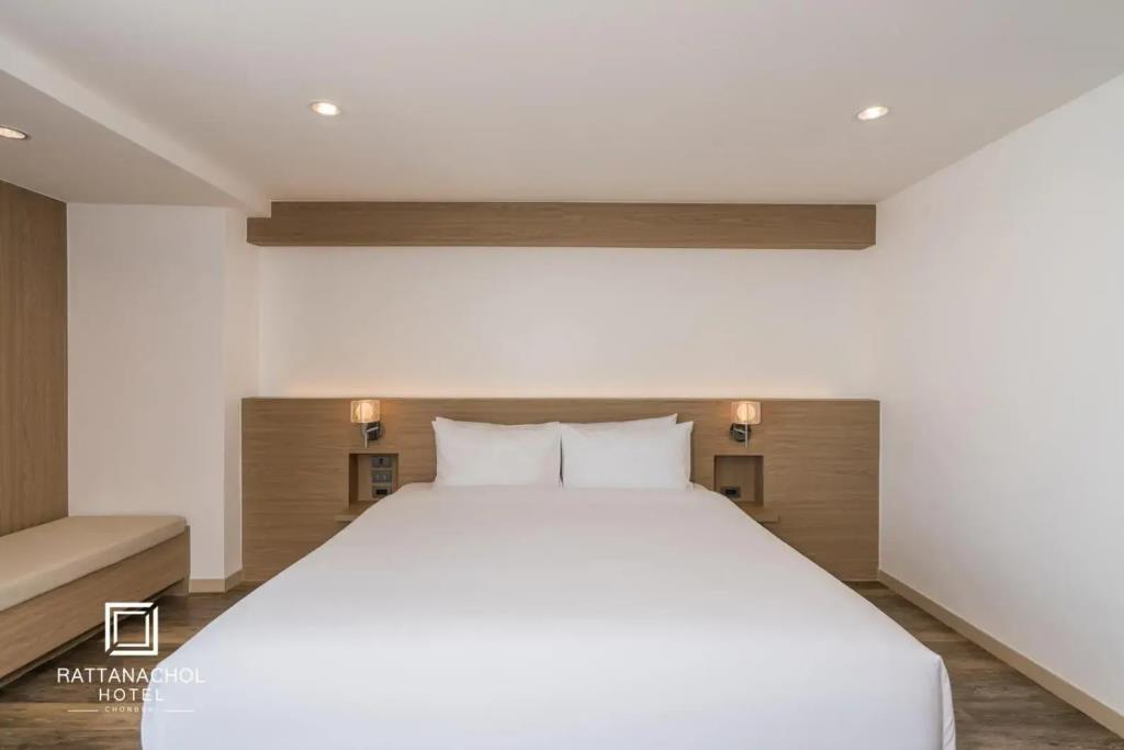 Rattanachol Hotel 4*