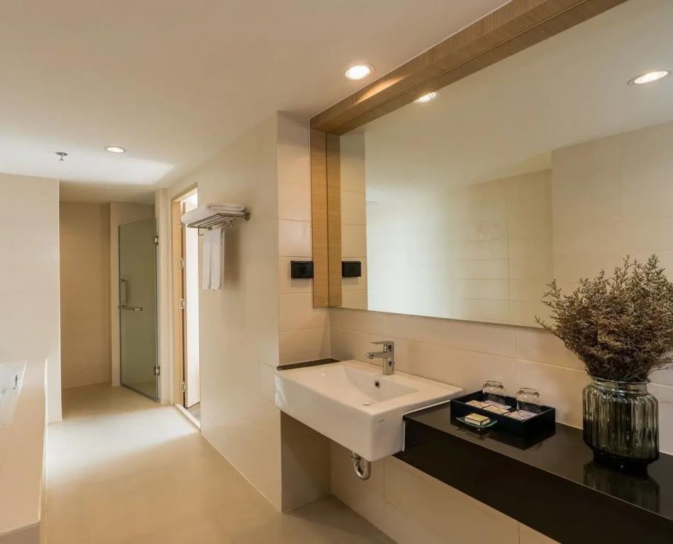Rattanachol Hotel 4*
