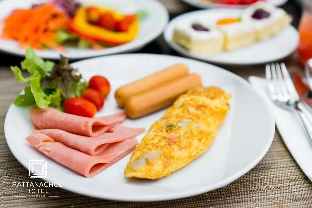 Rattanachol Hotel 4*