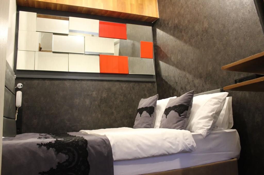 Black Art Otel 0*