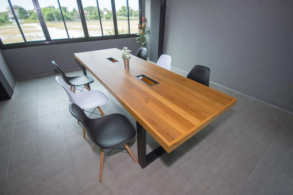 The LogBook Room and Cafe 3*
