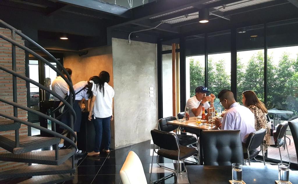 The LogBook Room and Cafe 3*