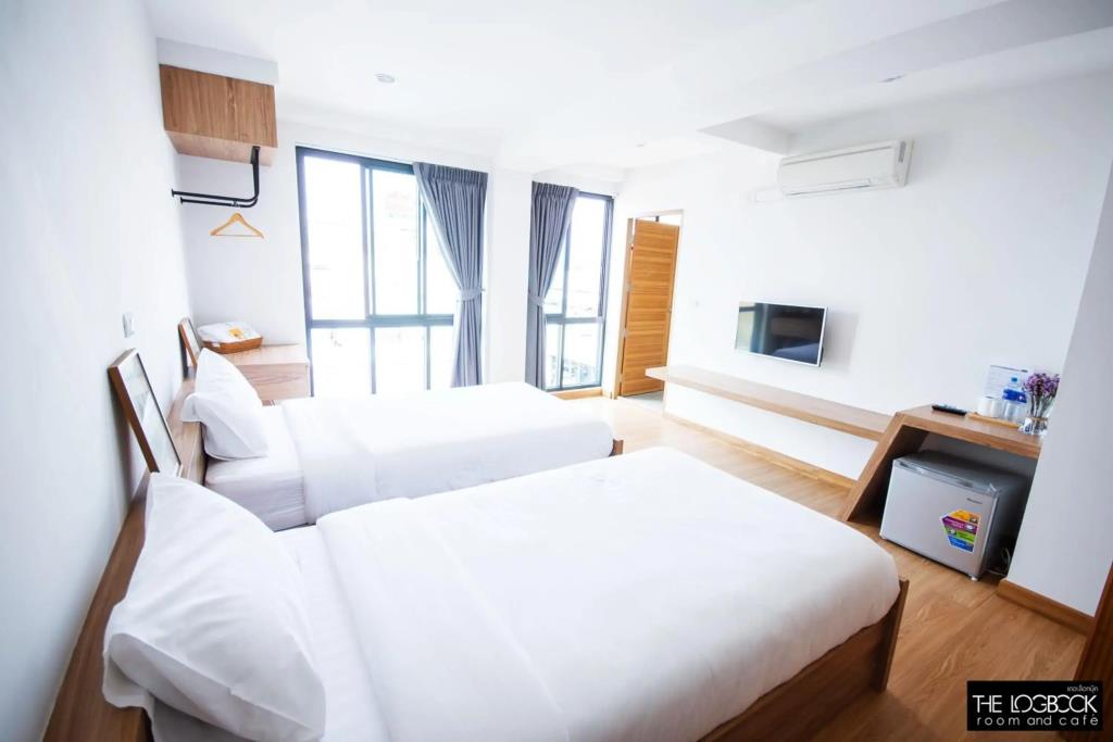 The LogBook Room and Cafe 3*