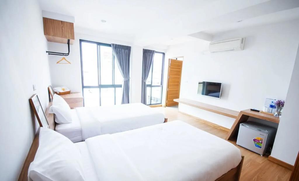 The LogBook Room and Cafe 3*