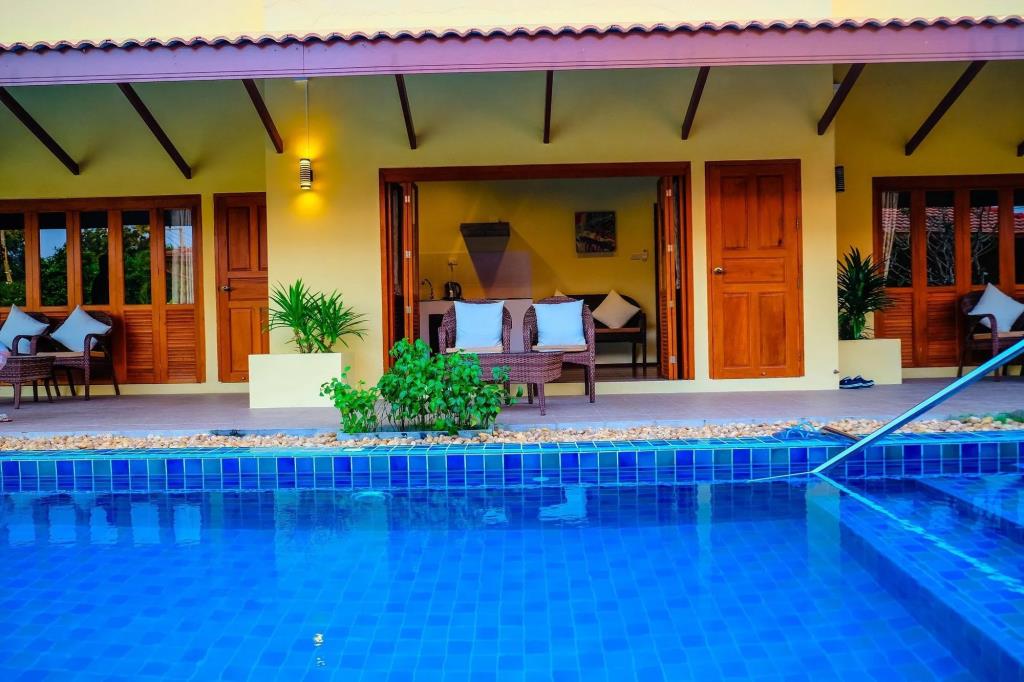 Taratai Villa 0*