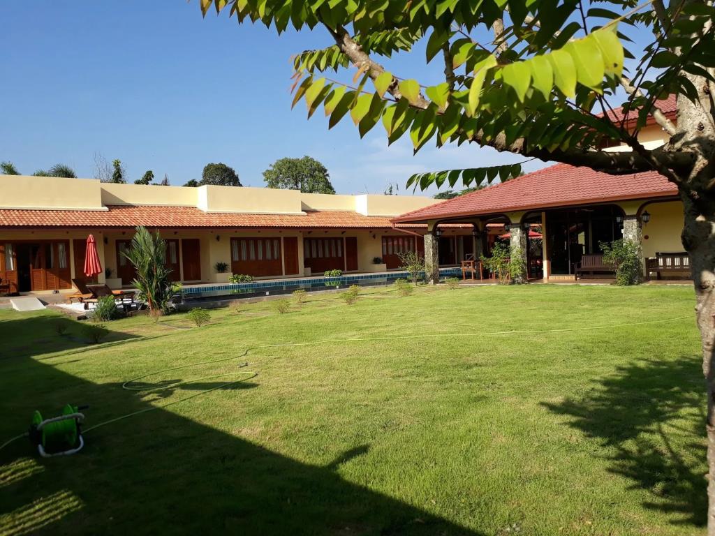Taratai Villa 0*