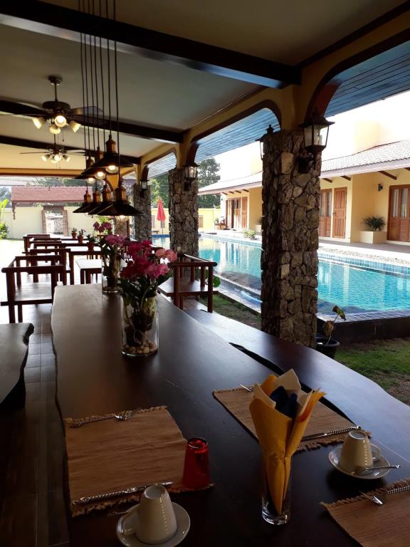 Taratai Villa 0*
