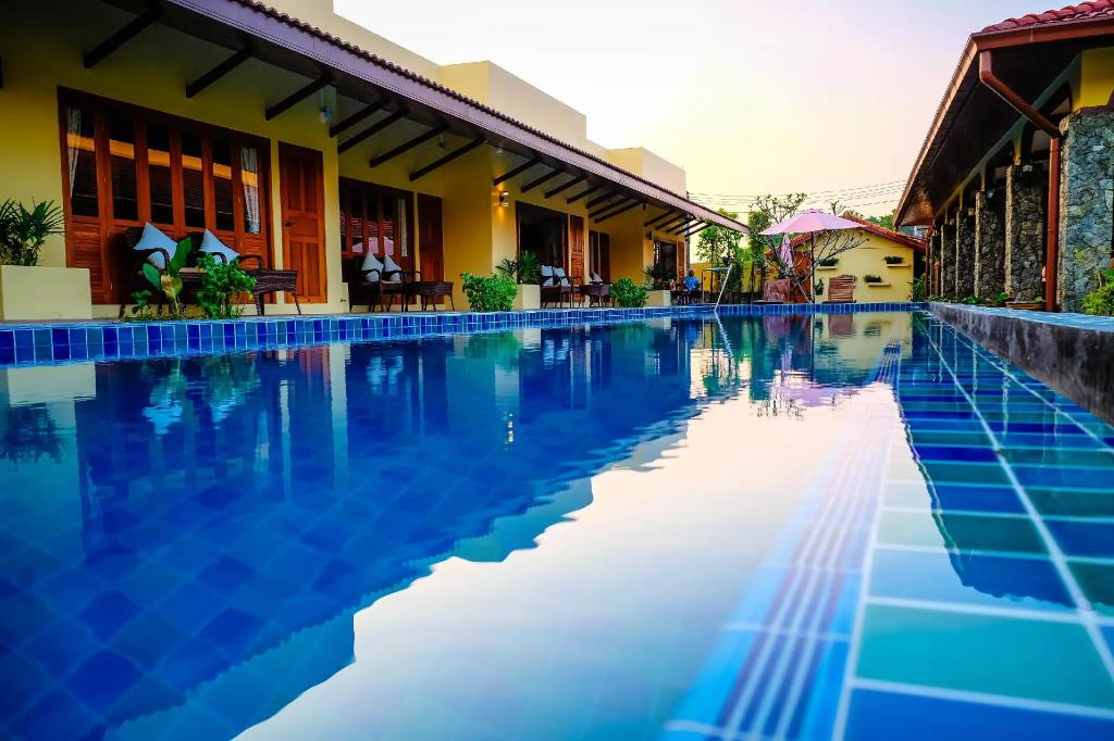 Taratai Villa 0*