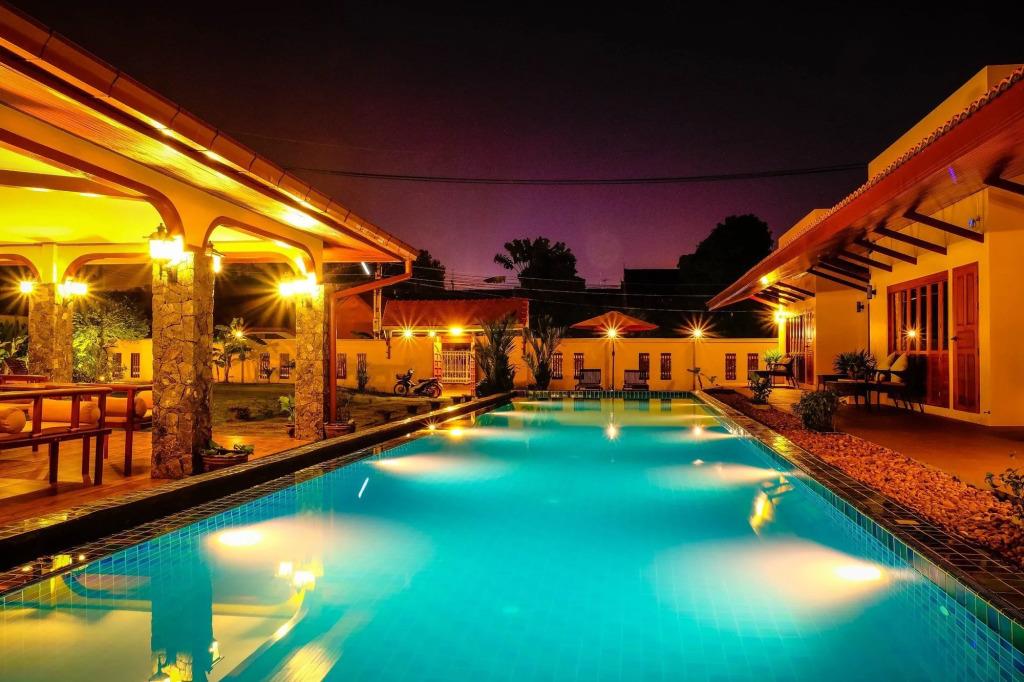 Taratai Villa 0*