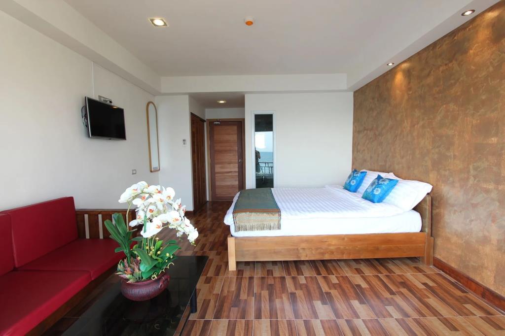 The Lord Nelson 3*