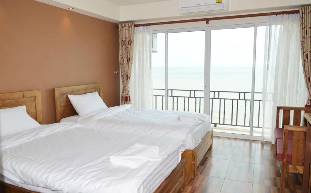 The Lord Nelson 3*