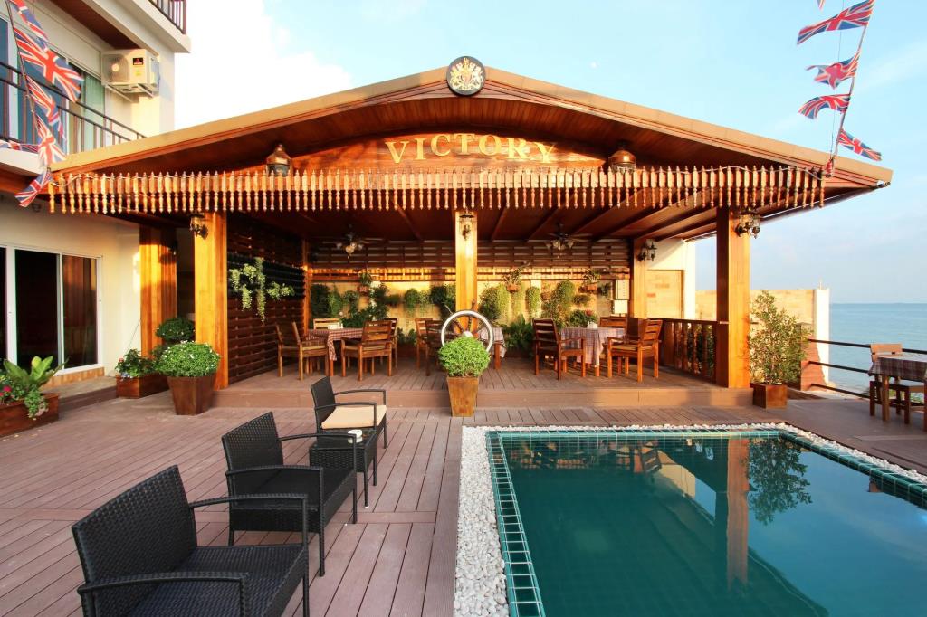 The Lord Nelson 3*