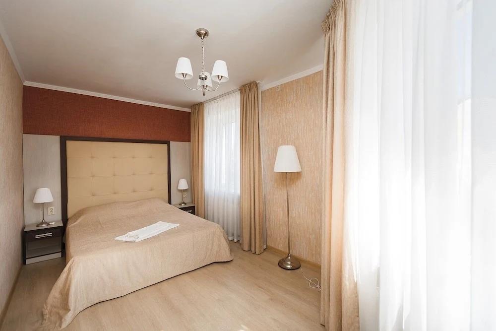 Familia Hotel 3*