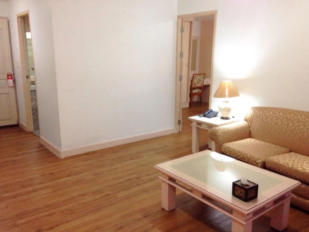 Lee Place Hotel 3*