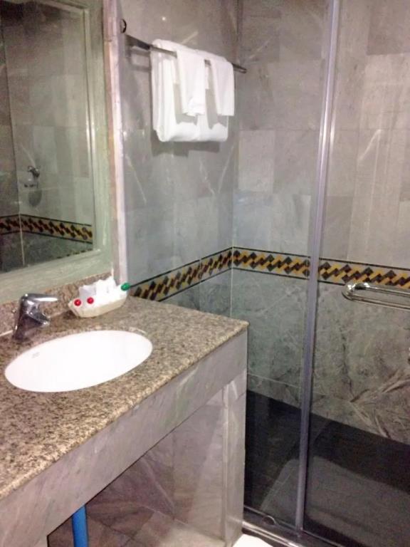Lee Place Hotel 3*