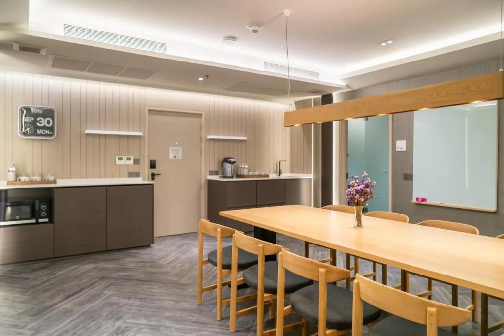Triple Y Hotel 3*