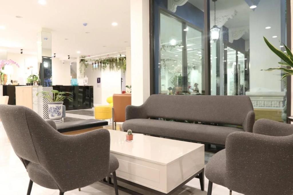 Ozone Hotel Bangkok 3*