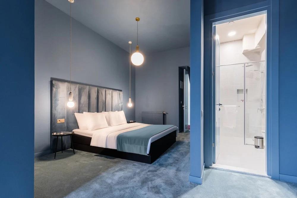 HB Freeze Inn Hotel 3*