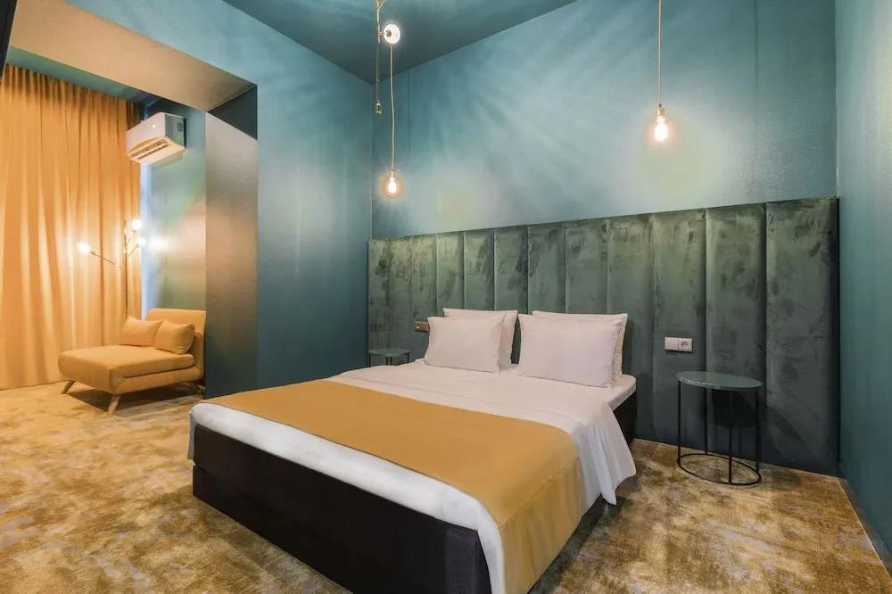 HB Freeze Inn Hotel 3*