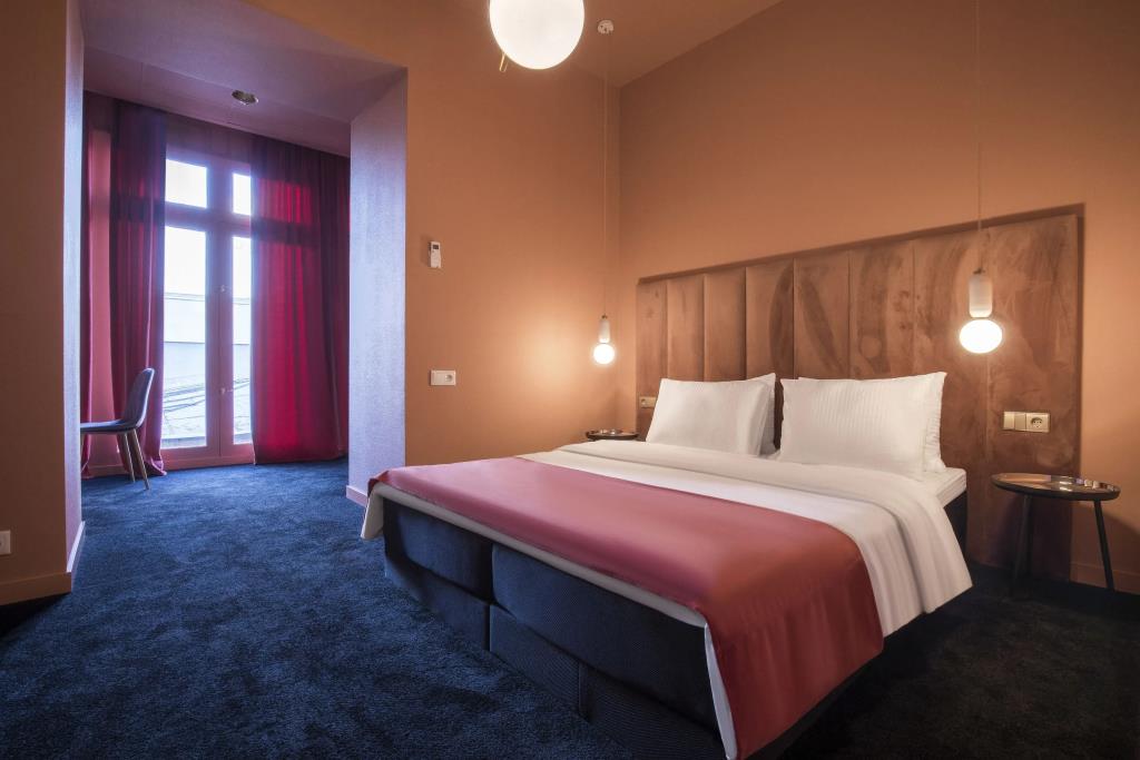 HB Freeze Inn Hotel 3*