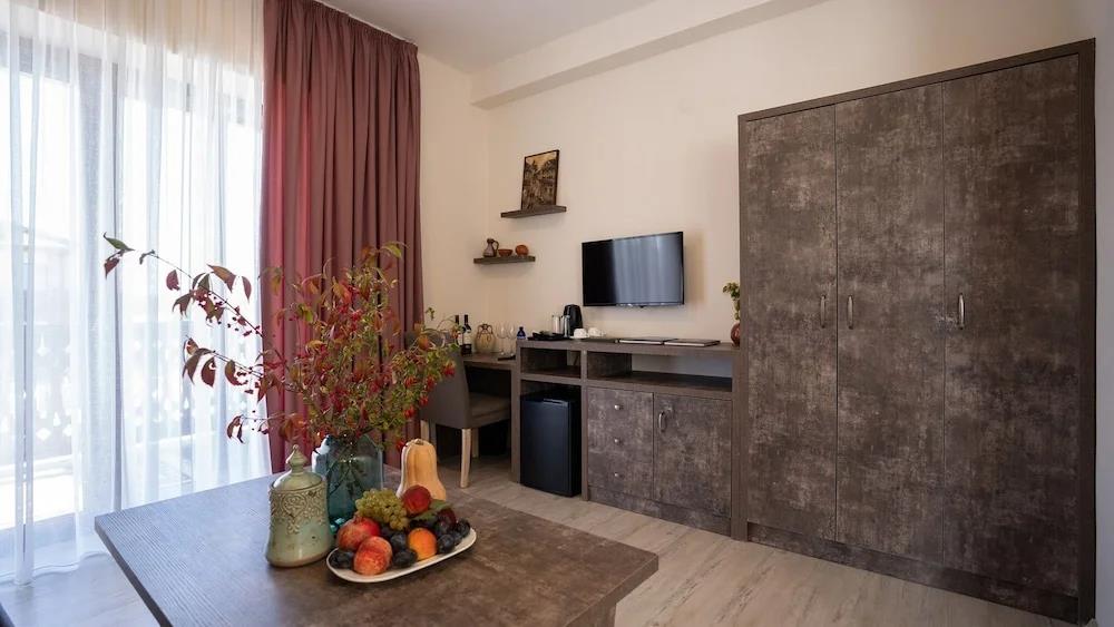 Chateau Mosmieri Resort 0*