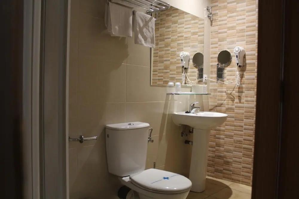 Hotel Avanti 0*