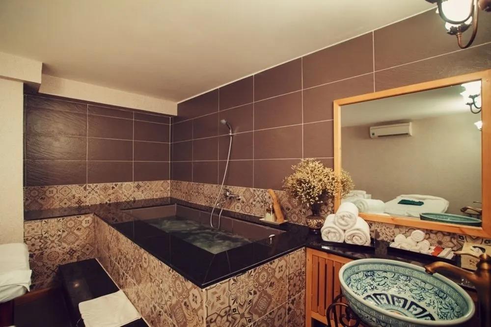 Mayflower Saigon Hotel 3*