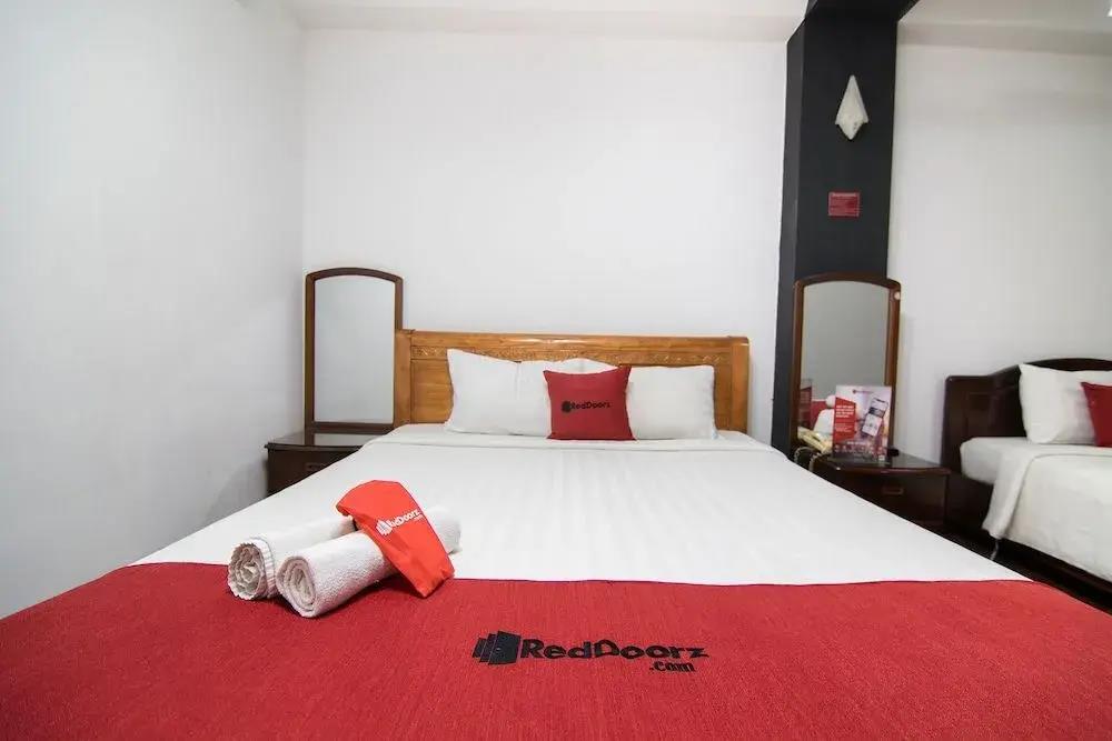 RedDoorz Near Ben Thanh Market 2 3*