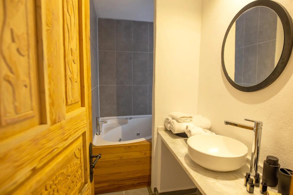 Camlik 87 Hotel Ayvalik 0*