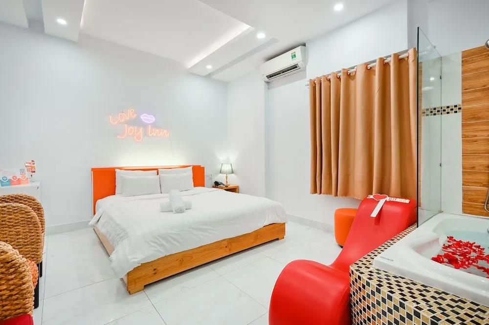 Collection O District Tan Binh Near Airport Formerly Joy Inn 2*