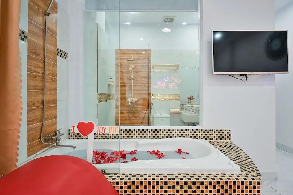 Collection O District Tan Binh Near Airport Formerly Joy Inn 2*