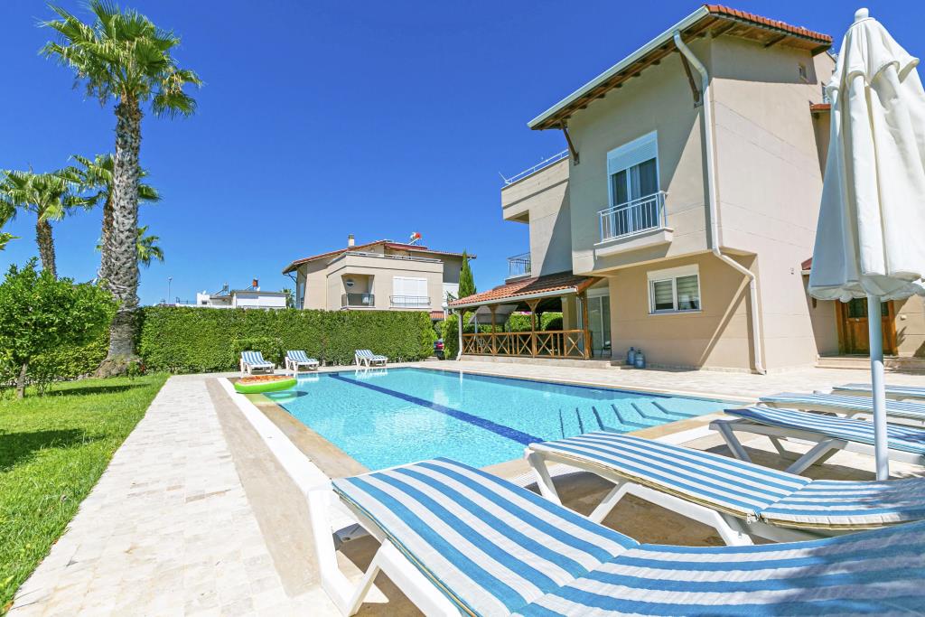 Paradise Town Villa Alison 0*