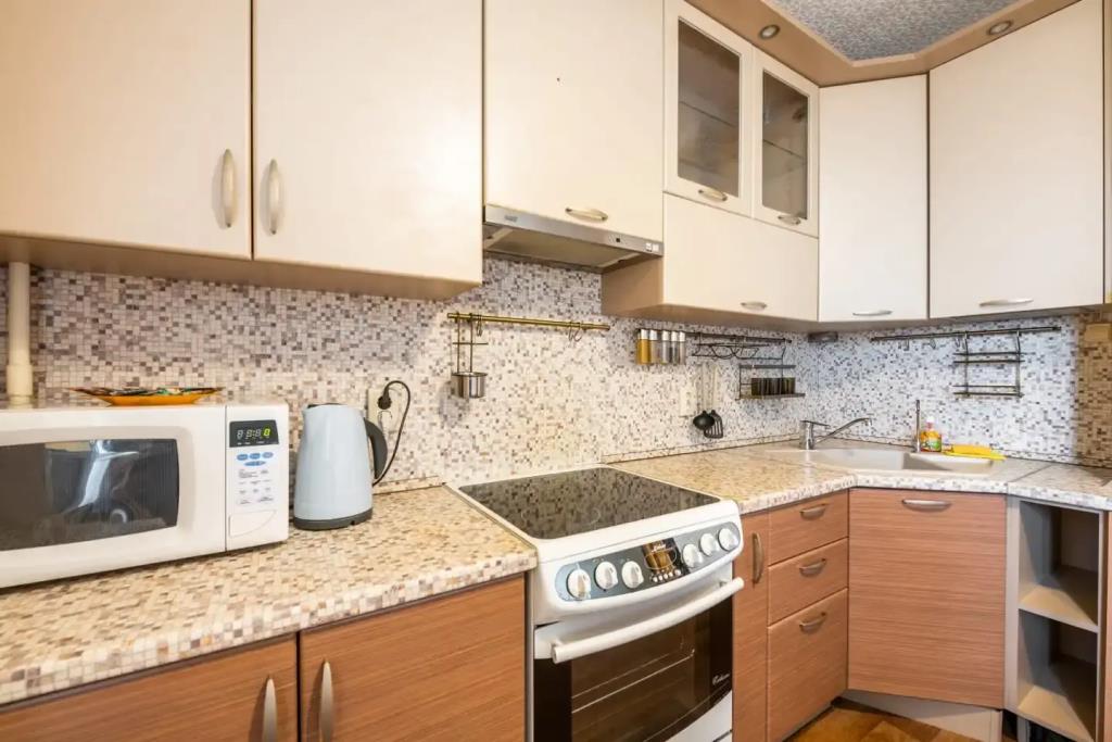 S Shikarnym Vidom U Metro Uzshnaya Apartments 0*