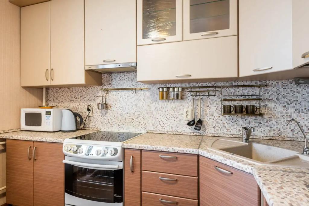S Shikarnym Vidom U Metro Uzshnaya Apartments 0*