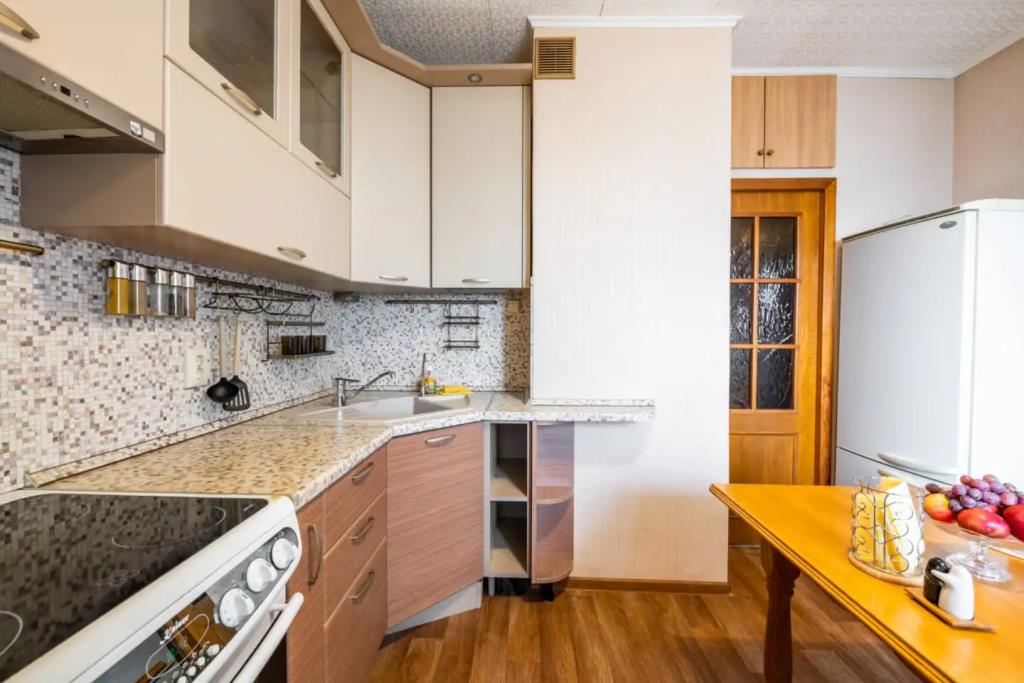 S Shikarnym Vidom U Metro Uzshnaya Apartments 0*